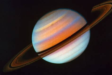 voyager saturn pictures